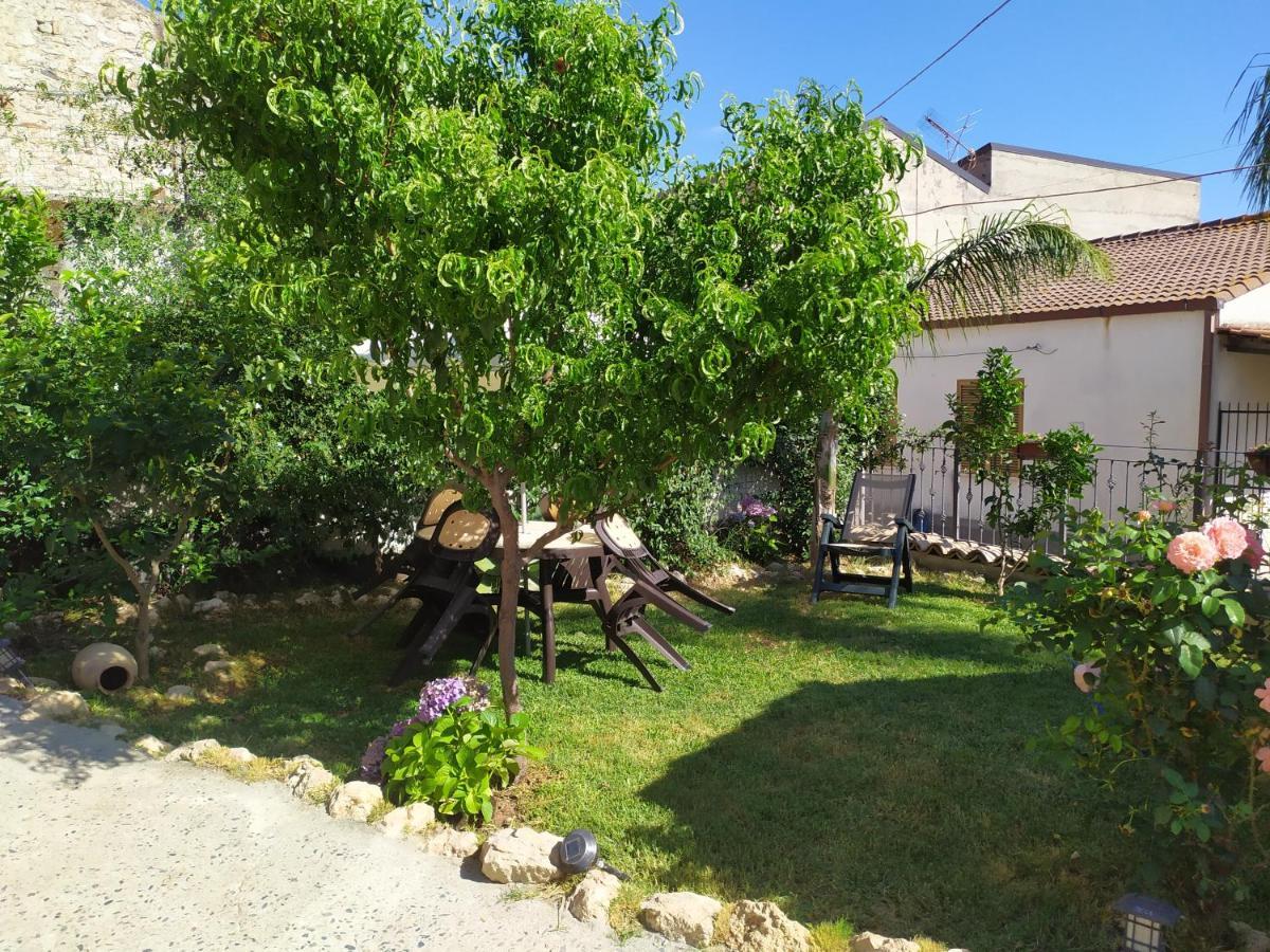 Il Giardino Dei Semplici B&B Caulonia Екстериор снимка